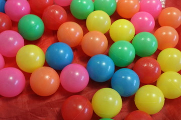 balls colored, kids, game, red, green, blue, pink, room, day