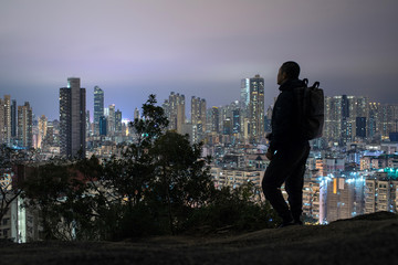 Man enjoying night view of Hong Kong from Garden Hill　香港の夜景を嘉頓山から観る男性