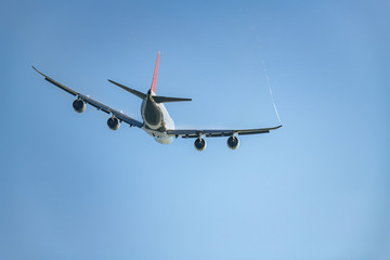 飛び立つジャンボジェット