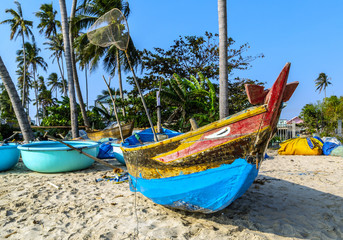 Obraz na płótnie Canvas Vietnamese fishing ships and coracles Vietnam