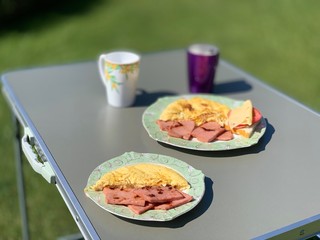 omelet with sausage