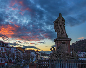 Alte Brücke Heidelberg mit Karl-Theodor-Denkmal, Heidelberg, Baden-Württemberg, Deutschland