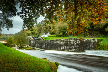 At the edge of the canal from Nantes to Brest. The current at the foot of the dam of the Coat Natous lock