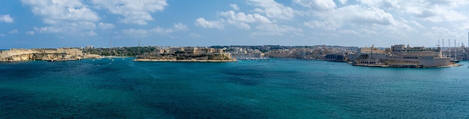 Fototapeta na wymiar Panoramic view from Valletta Malta to Three Cities