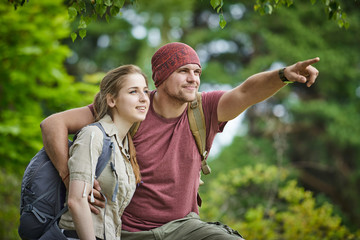 Couple travels, point to an interesting place