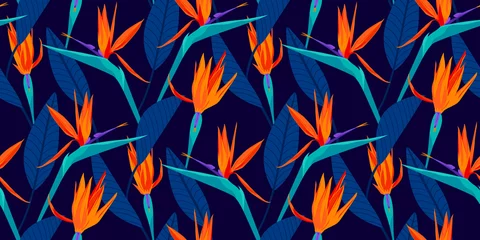 Behang Tropische bloemen Paradijsvogel tropische naadloze bloemmotief met trends modekleuren. Pantone-kleur van het jaar 2020, weelderige lava, aqua menthe en fantoomblauw