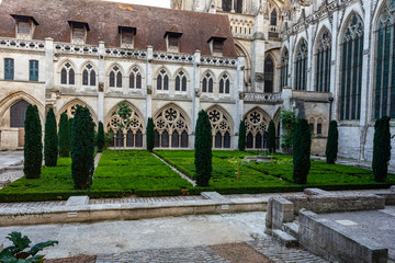 Le jardin de la cath&eacute;drale notre-dame de rouen