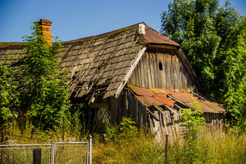 Fototapeta na wymiar abandoned old barn