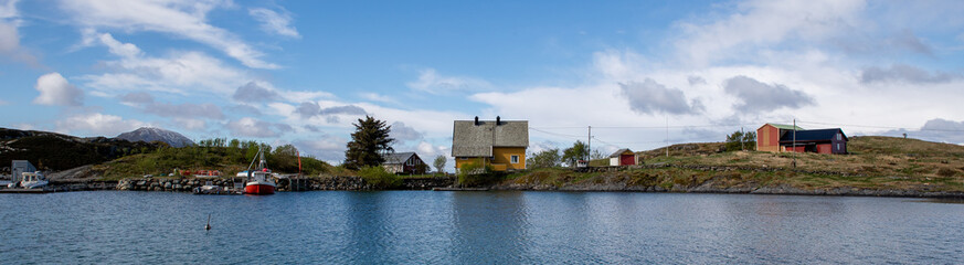 Fototapeta na wymiar house near the fjord