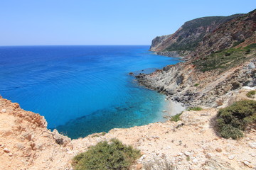 Fototapeta na wymiar Landscape view of turqouise blue water in Milos, Greece