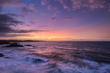 Obraz premium Colorful autumn sunset on the Cantabrian coast!
