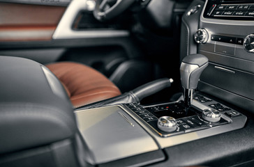 Obraz na płótnie Canvas Automatic gear stick of a modern car, car interior details