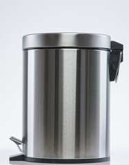 One shiny waste bin