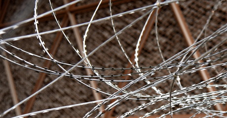 Stacheldrahtgewirr mit Widerhaken