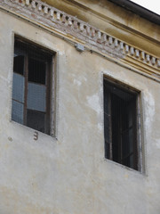 Fototapeta na wymiar two old windows