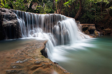 Obraz premium huay-mae-kamin waterfall in thailand