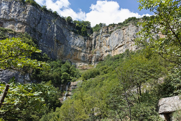 Fototapeta na wymiar Waterfall Skaklya near village of Zasele, Balkan Mountains, Bulgaria