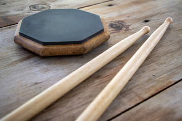 Drum practice pad and drumsticks © Darylann Elmi