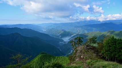 Fototapeta na wymiar 大台ヶ原山で見た幻想的な雲海の情景