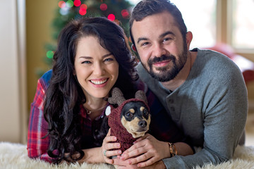 Obraz premium Fur Baby Christmas portrait couple with their dog