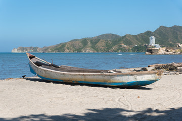 Fototapeta na wymiar Fishing boat on the beach in the city of Santa Marta. Colombia