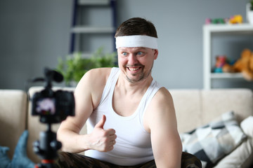 Obraz na płótnie Canvas Male fitness blogger show thumb up