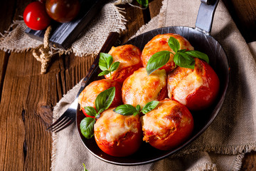 Stuffed tomatoes with minced meat and cheese