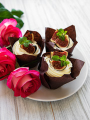 Cupcakes with figs