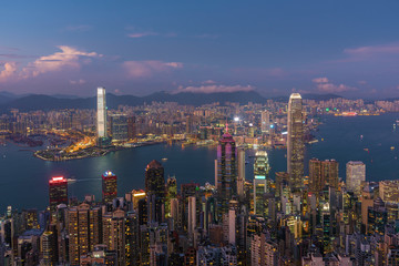 Fototapeta premium Victoria Harbour miasta Hongkong o zmierzchu