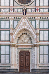 Obraz premium Architectural fragment of Florence Basilica of Holy Cross (Santa Croce) - largest Franciscan church in world, Florence, Italy.