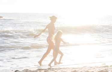 Fototapeta premium Rodzina na plaży