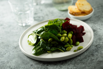 Green salad with beetroot and edamame beans