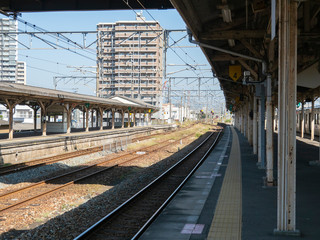 Naklejka premium 駅のホームと線路