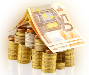 maison avec billets et pièces de monnaie 