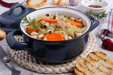 Minced meat with vegetables and beans