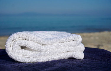 Fototapeta na wymiar towels on the beach to relax