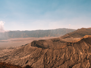 Magnifique vue sur le cratère du Volcan Bromo à Java © Chilapse