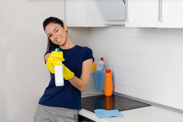 Close up photo cheerful beautiful busy duties she her lady indoors pulverize cleaning supplies pretend weapon play game wear jeans denim casual t-shirt covered by cute apron bright light kitchen