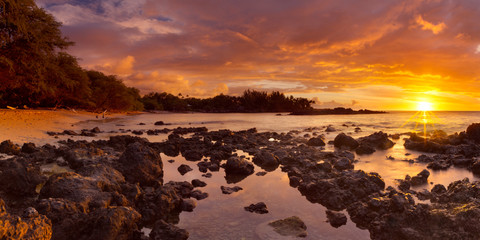 Fototapeta na wymiar Sunset at Waialea Beach or Beach 69, Big Island Hawaii, USA