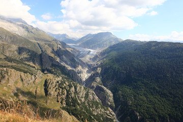 Fototapeta premium Beautiful mountain landscape with summits, valleys and waterfalls in the Swiss alps