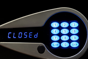 金庫とLEDディスプレイ CLOSED