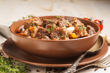 Braised meat with vegetables in a thick sauce.