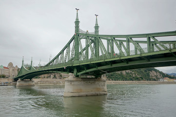 Fototapeta na wymiar Green Bridge in Budapest