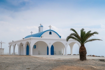 Naklejka premium Blue and white church against the blue sky