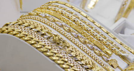 gold chains at dubai gold souq
