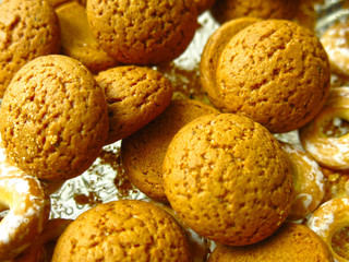a scattering of dries in the glaze and cookies in the vase