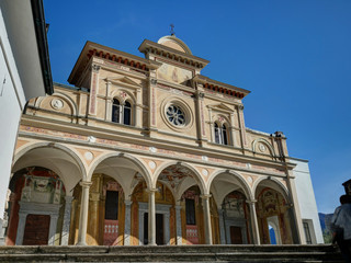 Fototapeta na wymiar Façade de l'église de la Madonna del Sasso, Locarno, Suisse