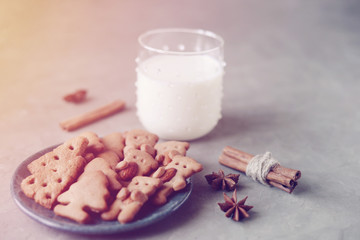 Gingerbread cookies biscuits bear holding paws almond