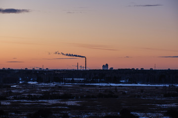Obraz premium dramatic winter sunrise over city of Riga in Latvia