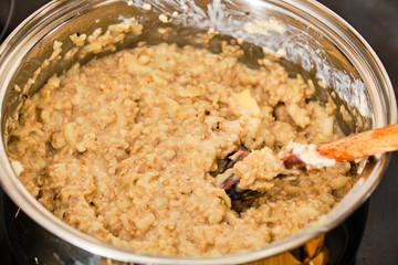 Cooking oatmeal porridge